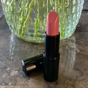 Lancôme Color Design lipstick in LOVE IT (cream). NEW